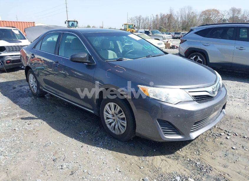 2013 Toyota Camry LE (VIN 4T4BF1FKXDR286235) main photo
