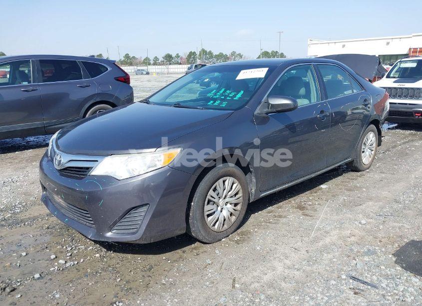 Photo 2 of 2013 Toyota Camry LE (VIN 4T4BF1FKXDR286235)