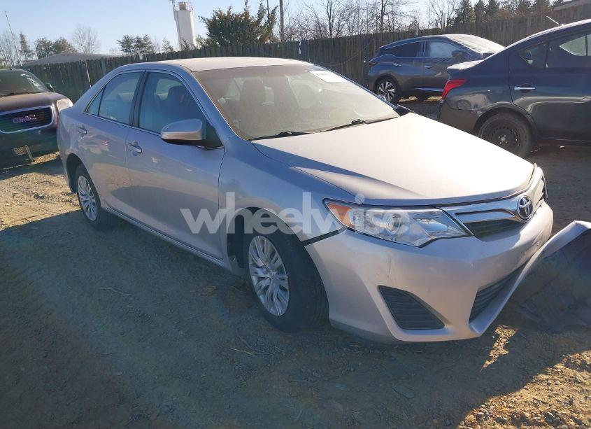 2013 Toyota Camry LE (VIN 4T4BF1FKXDR322599) main photo