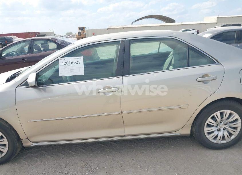 Photo 14 of 2014 Toyota Camry LE (VIN 4T4BF1FKXER345012)