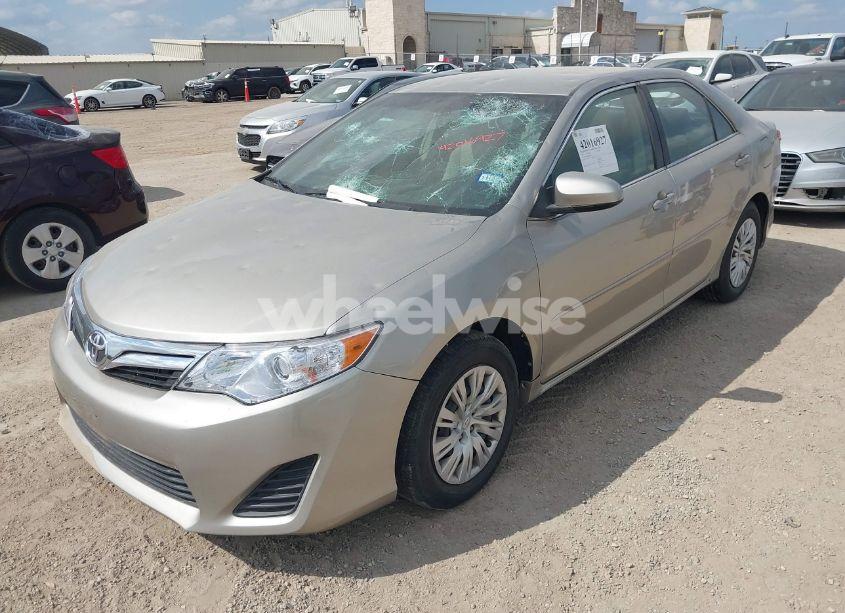 Photo 2 of 2014 Toyota Camry LE (VIN 4T4BF1FKXER345012)