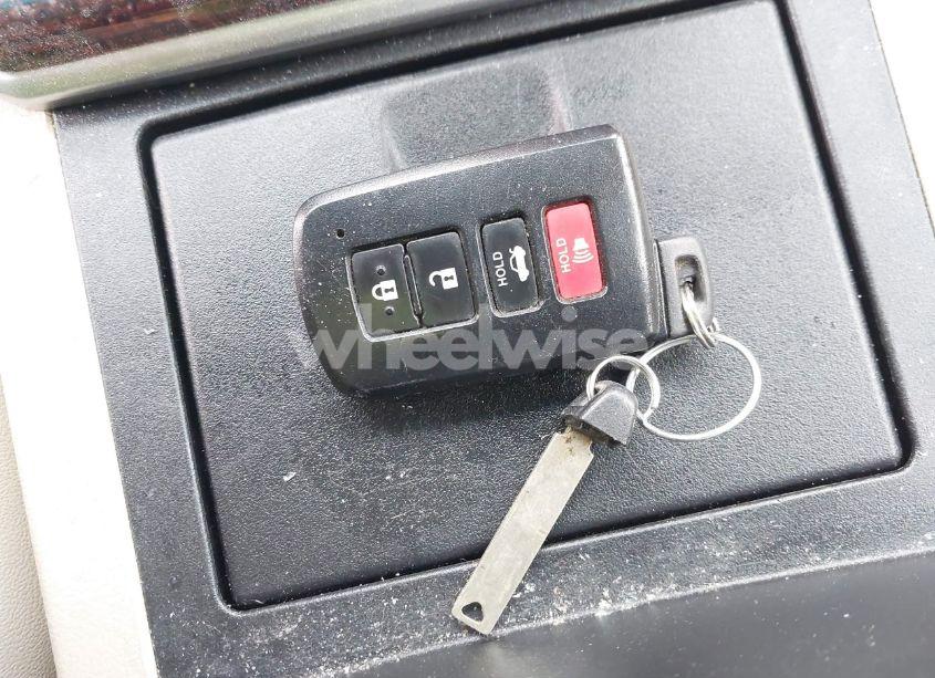 Photo 11 of 2014 Toyota Camry XLE (VIN 4T4BF1FKXER346001)