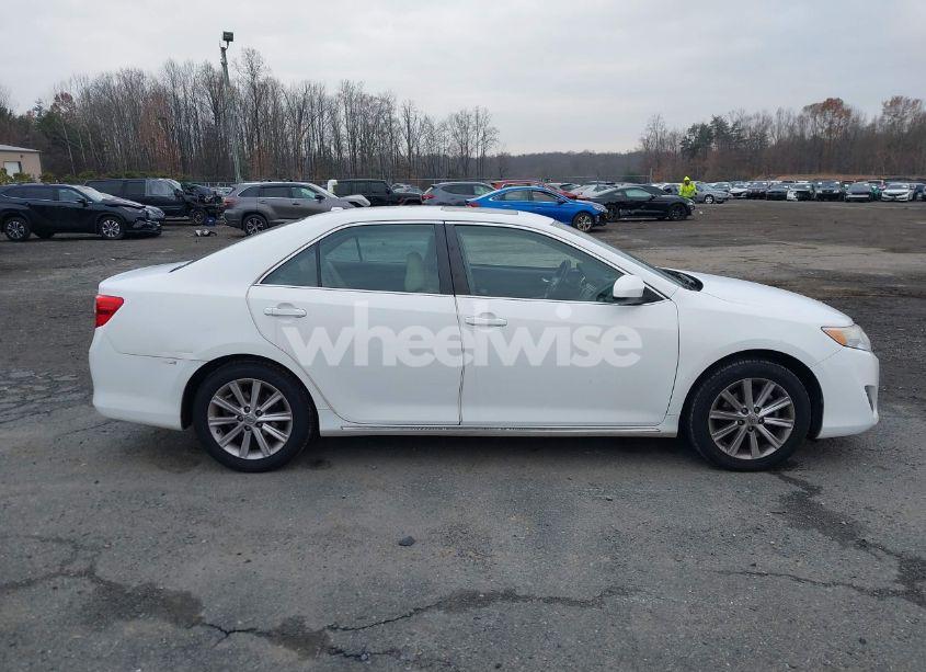 Photo 13 of 2014 Toyota Camry XLE (VIN 4T4BF1FKXER346001)