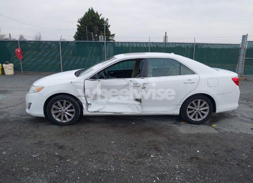 Photo 14 of 2014 Toyota Camry XLE (VIN 4T4BF1FKXER346001)