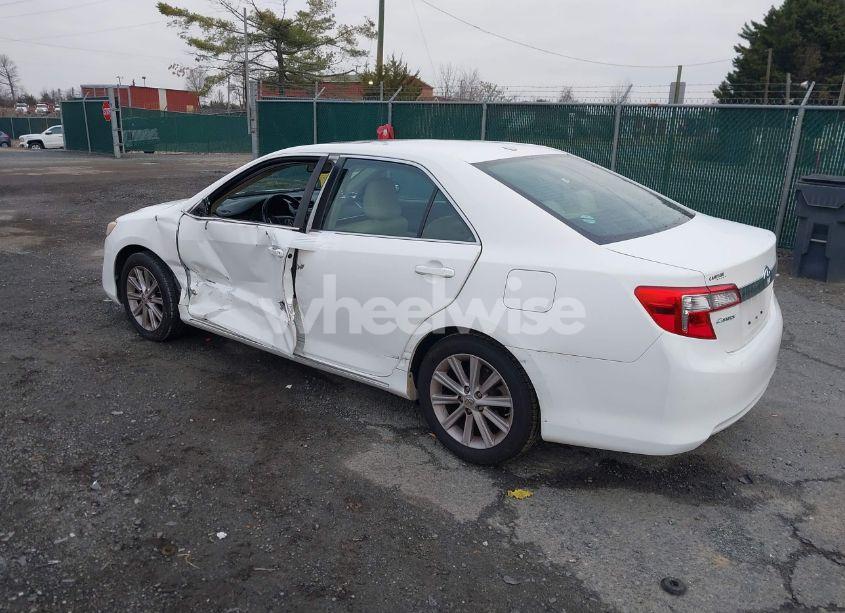 Photo 3 of 2014 Toyota Camry XLE (VIN 4T4BF1FKXER346001)