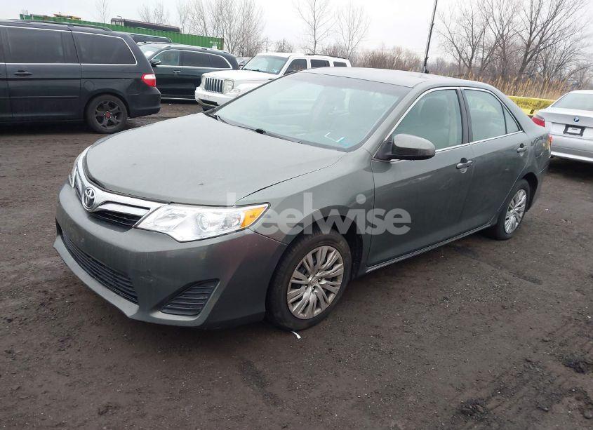 Photo 2 of 2014 Toyota Camry LE (VIN 4T4BF1FKXER346533)