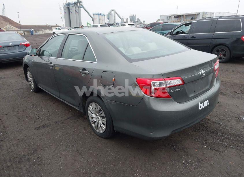 Photo 3 of 2014 Toyota Camry LE (VIN 4T4BF1FKXER346533)