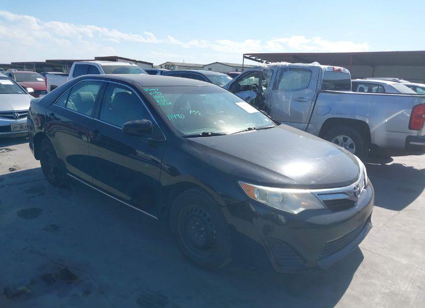 2014 Toyota Camry LE (VIN 4T4BF1FKXER356477) main photo