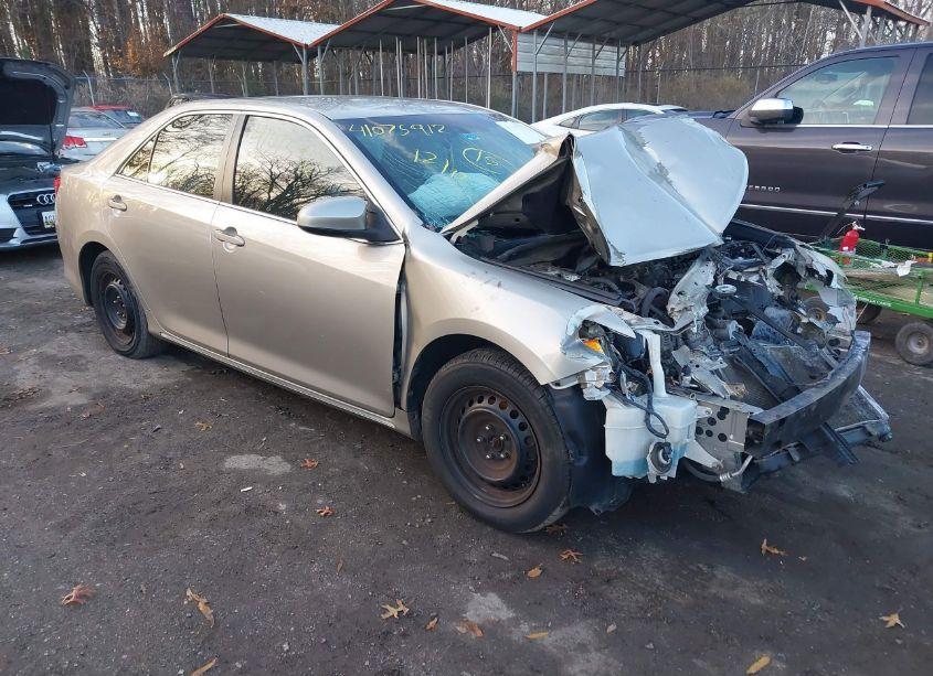 2014 Toyota Camry LE (VIN 4T4BF1FKXER366149) main photo