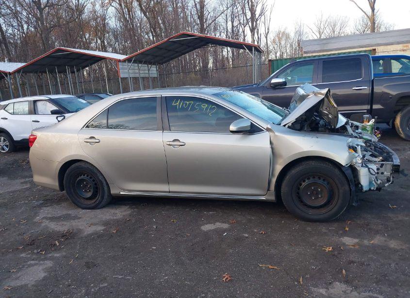 Photo 13 of 2014 Toyota Camry LE (VIN 4T4BF1FKXER366149)