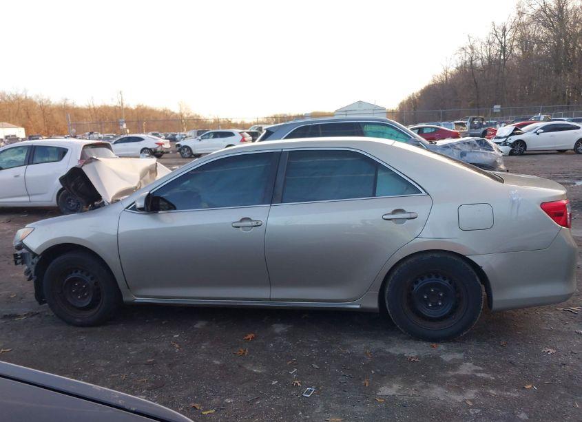 Photo 14 of 2014 Toyota Camry LE (VIN 4T4BF1FKXER366149)