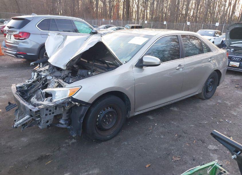 Photo 2 of 2014 Toyota Camry LE (VIN 4T4BF1FKXER366149)