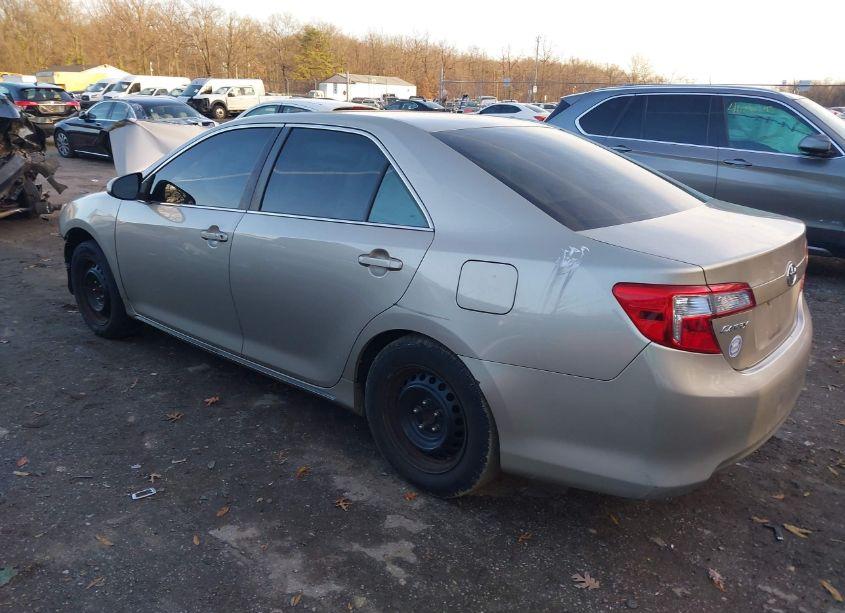 Photo 3 of 2014 Toyota Camry LE (VIN 4T4BF1FKXER366149)