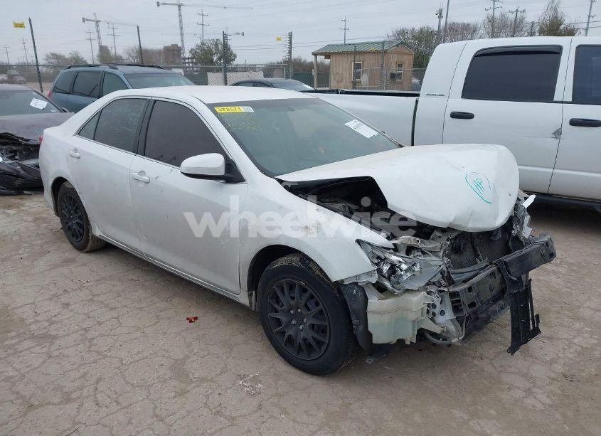 2014 Toyota Camry LE (VIN 4T4BF1FKXER383100) main photo