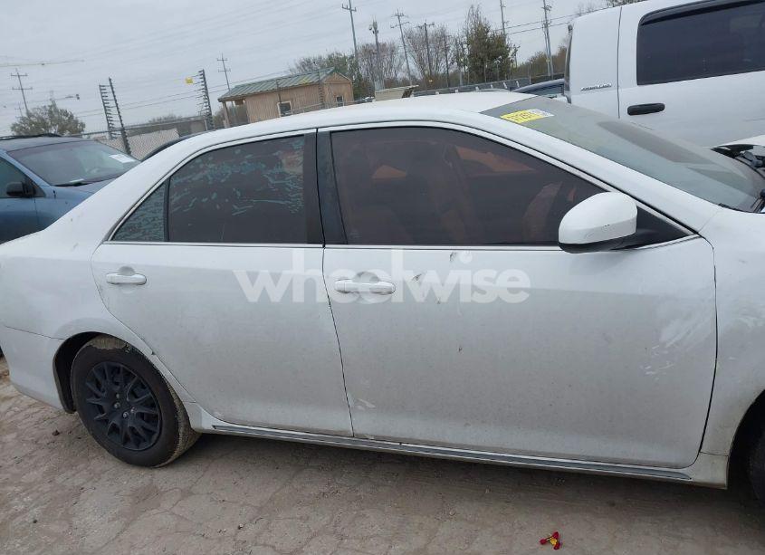 Photo 13 of 2014 Toyota Camry LE (VIN 4T4BF1FKXER383100)