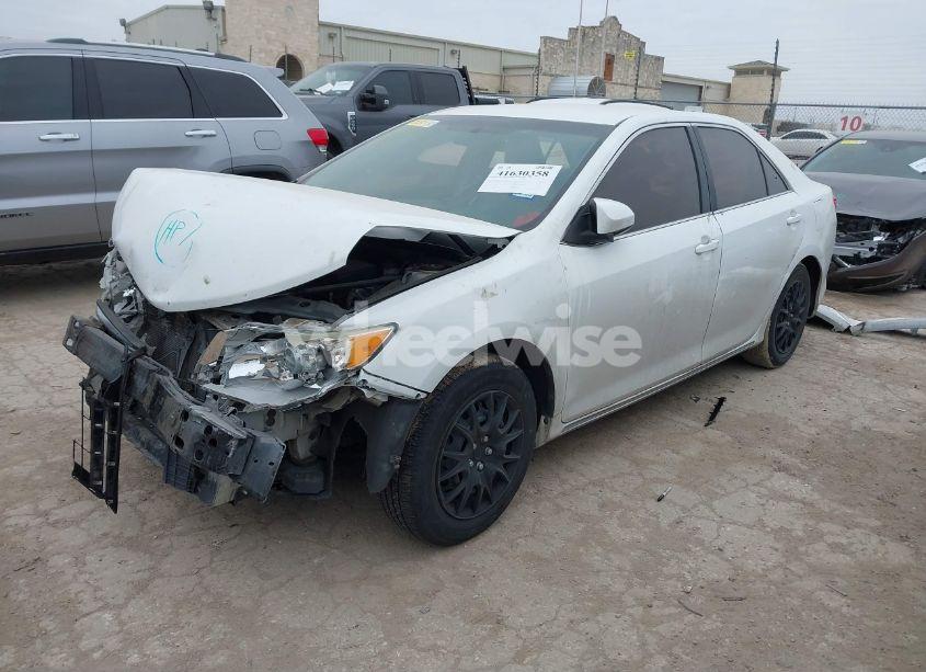 Photo 2 of 2014 Toyota Camry LE (VIN 4T4BF1FKXER383100)