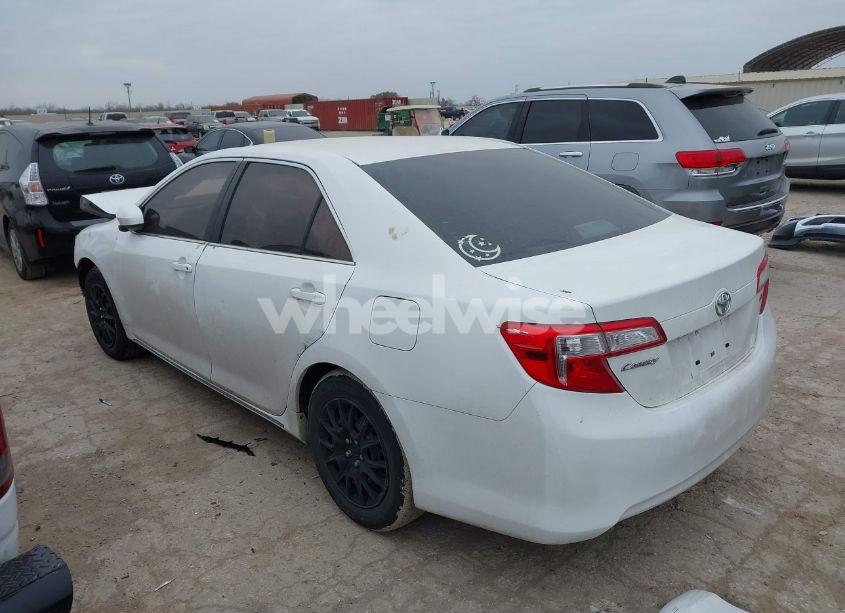 Photo 3 of 2014 Toyota Camry LE (VIN 4T4BF1FKXER383100)