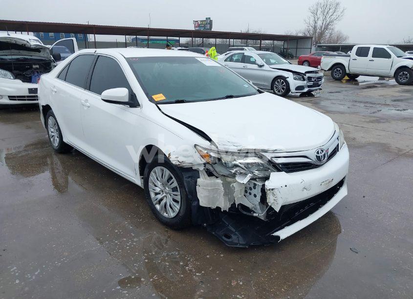 2014 Toyota Camry LE (VIN 4T4BF1FKXER397031) main photo