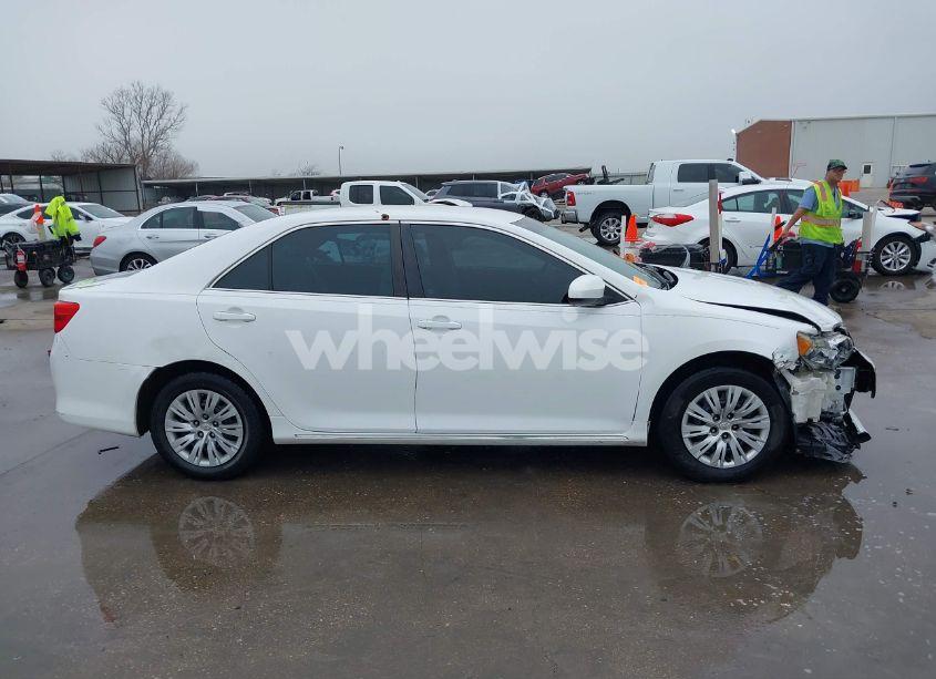 Photo 13 of 2014 Toyota Camry LE (VIN 4T4BF1FKXER397031)