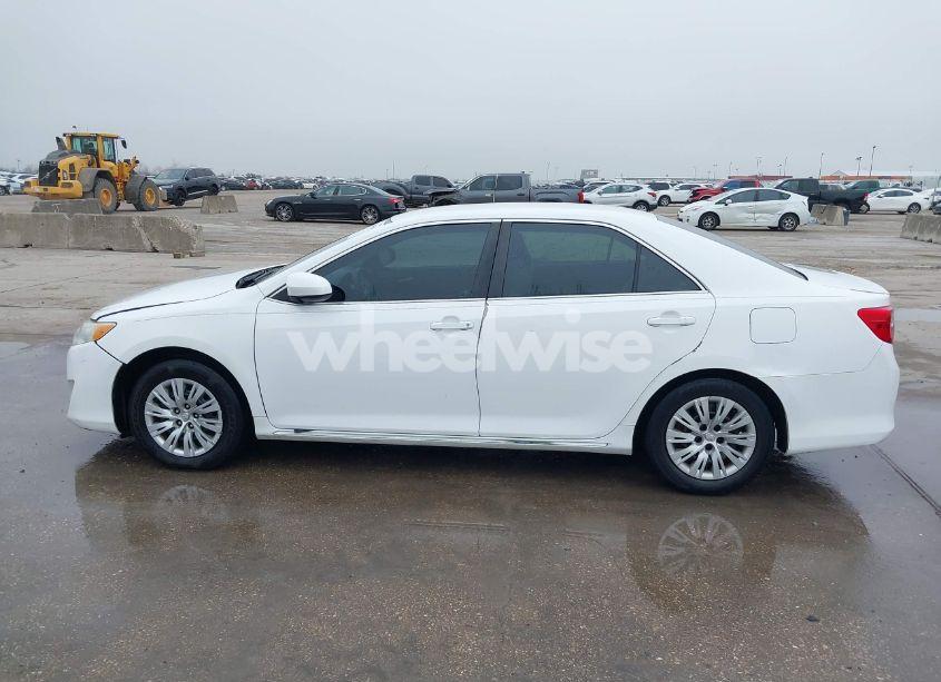 Photo 14 of 2014 Toyota Camry LE (VIN 4T4BF1FKXER397031)