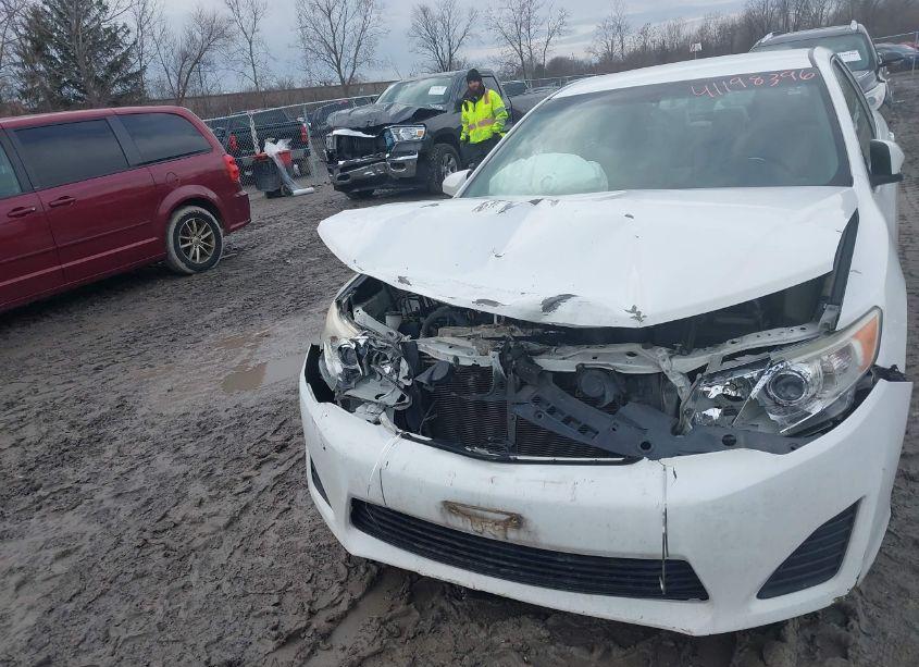 Photo 12 of 2014 Toyota Camry LE (VIN 4T4BF1FKXER402521)