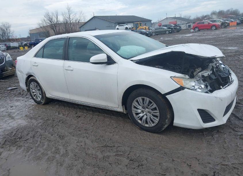 Photo 13 of 2014 Toyota Camry LE (VIN 4T4BF1FKXER402521)