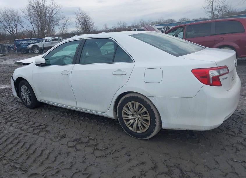 Photo 14 of 2014 Toyota Camry LE (VIN 4T4BF1FKXER402521)