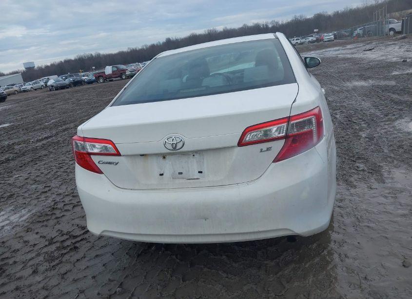 Photo 16 of 2014 Toyota Camry LE (VIN 4T4BF1FKXER402521)