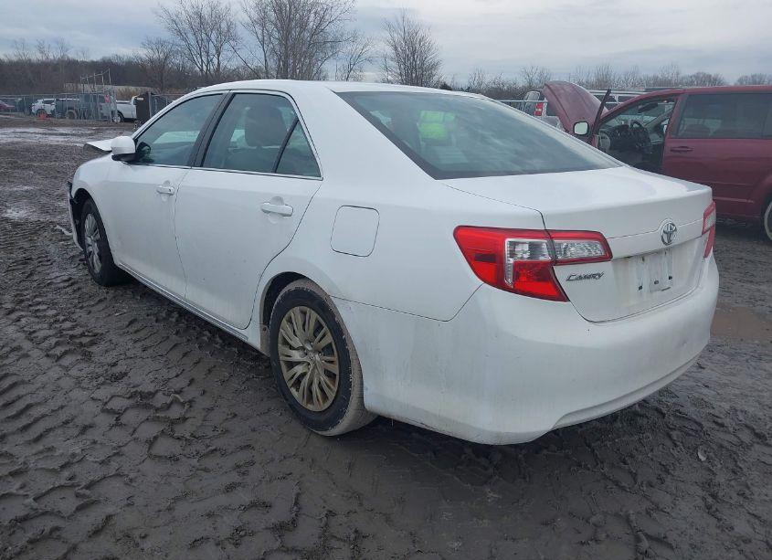 Photo 3 of 2014 Toyota Camry LE (VIN 4T4BF1FKXER402521)