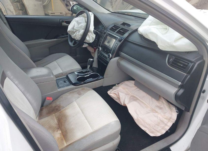 Photo 5 of 2014 Toyota Camry LE (VIN 4T4BF1FKXER402521)