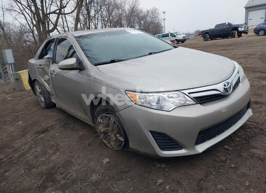 2014 Toyota Camry LE (VIN 4T4BF1FKXER406777) main photo
