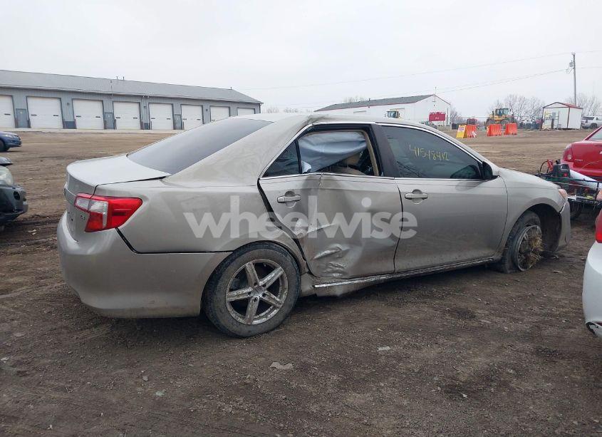 Photo 13 of 2014 Toyota Camry LE (VIN 4T4BF1FKXER406777)