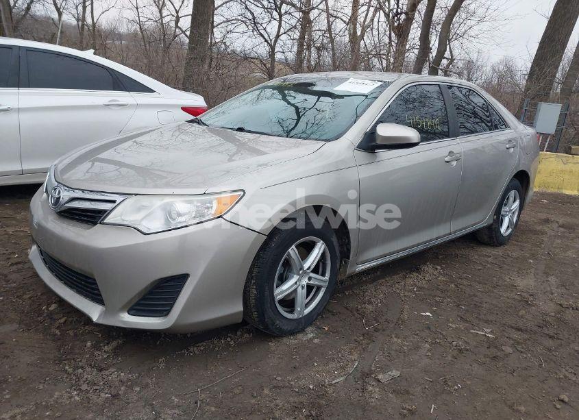 Photo 2 of 2014 Toyota Camry LE (VIN 4T4BF1FKXER406777)