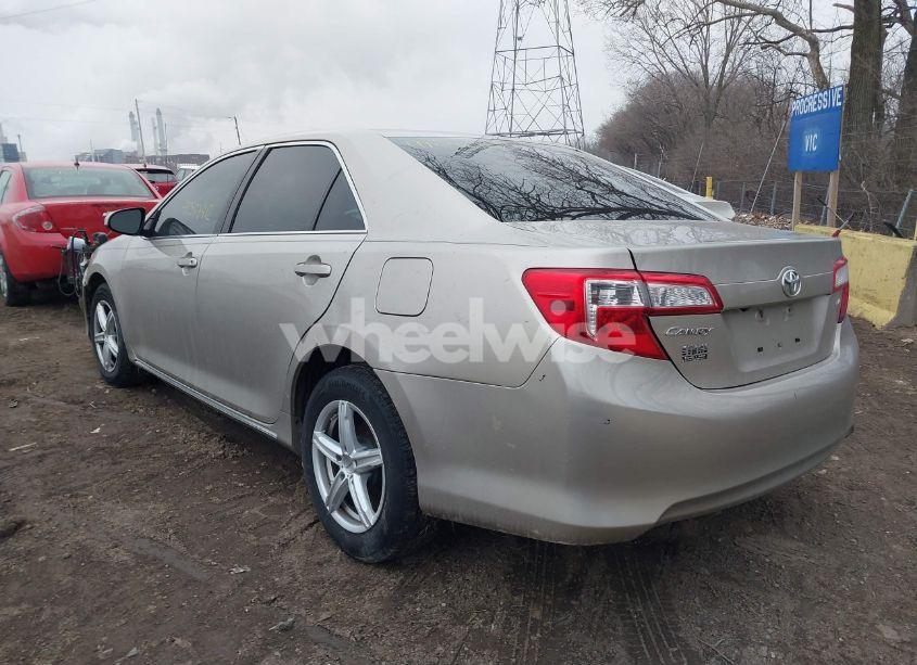 Photo 3 of 2014 Toyota Camry LE (VIN 4T4BF1FKXER406777)