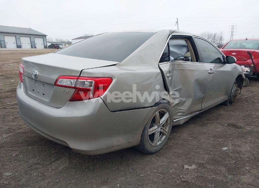 Photo 4 of 2014 Toyota Camry LE (VIN 4T4BF1FKXER406777)
