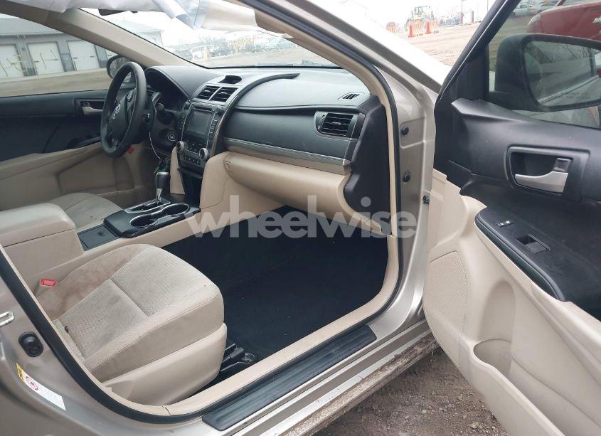 Photo 5 of 2014 Toyota Camry LE (VIN 4T4BF1FKXER406777)