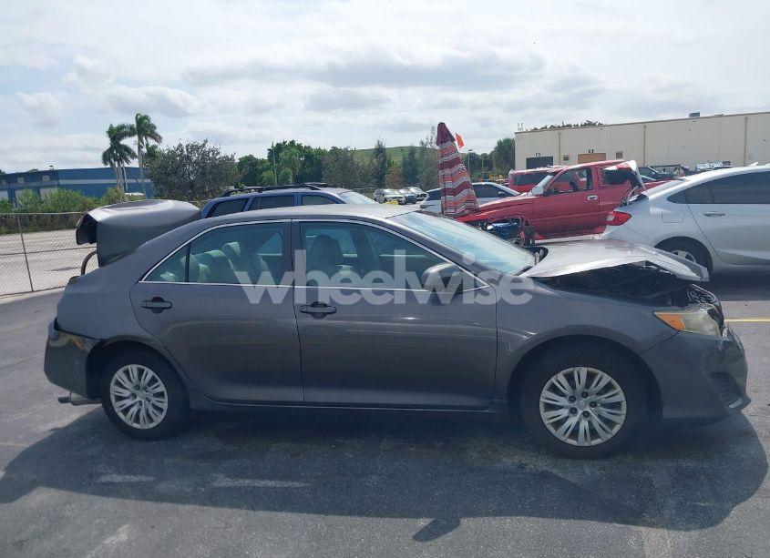 Photo 13 of 2014 Toyota Camry L (VIN 4T4BF1FKXER413082)