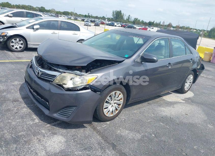 Photo 2 of 2014 Toyota Camry L (VIN 4T4BF1FKXER413082)