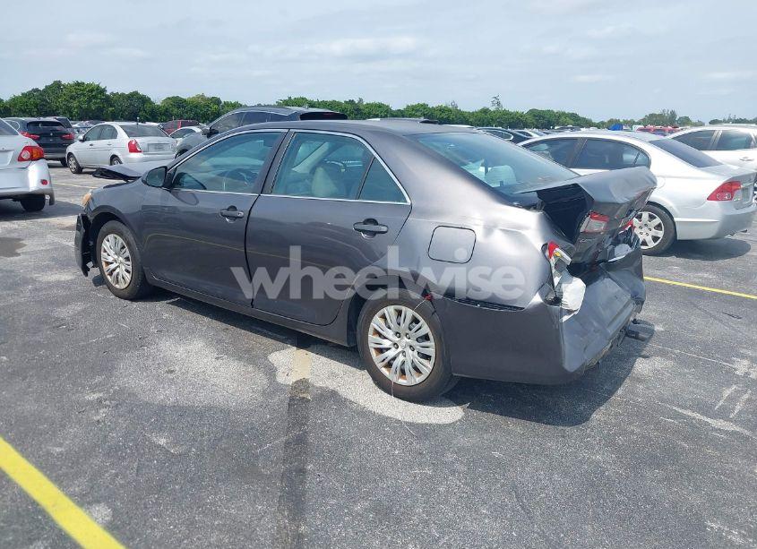 Photo 3 of 2014 Toyota Camry L (VIN 4T4BF1FKXER413082)