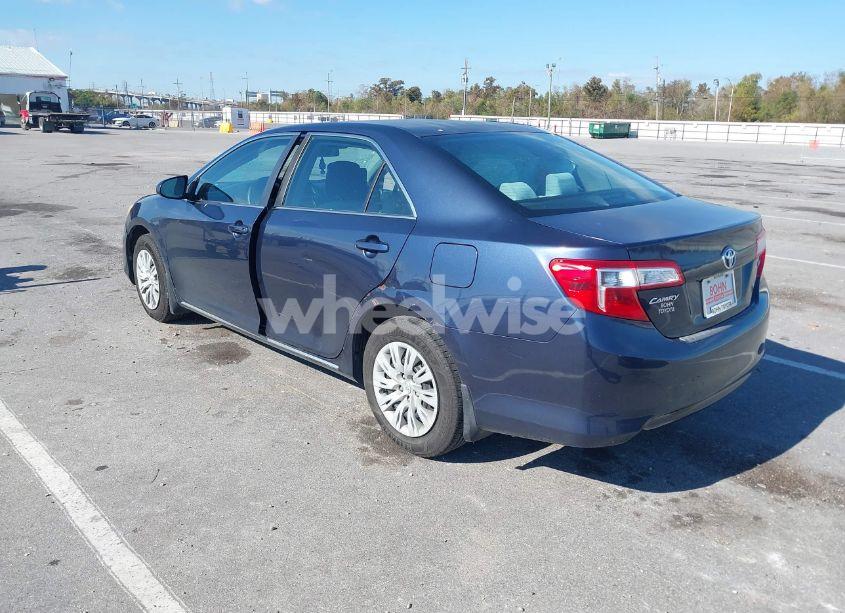 Photo 3 of 2014 Toyota Camry LE (VIN 4T4BF1FKXER418315)