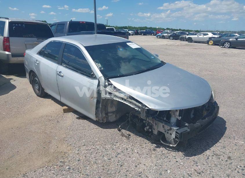 2014 Toyota Camry LE (VIN 4T4BF1FKXER436068) main photo