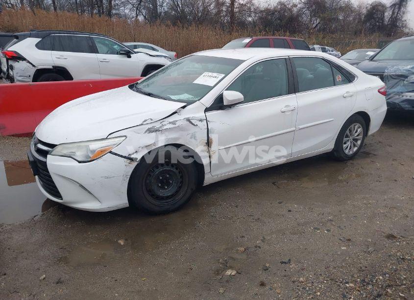 Photo 2 of 2015 Toyota Camry LE (VIN 4T4BF1FKXFR445998)