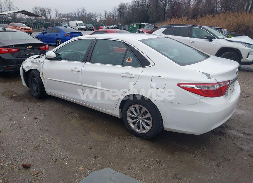 Photo 3 of 2015 Toyota Camry LE (VIN 4T4BF1FKXFR445998)