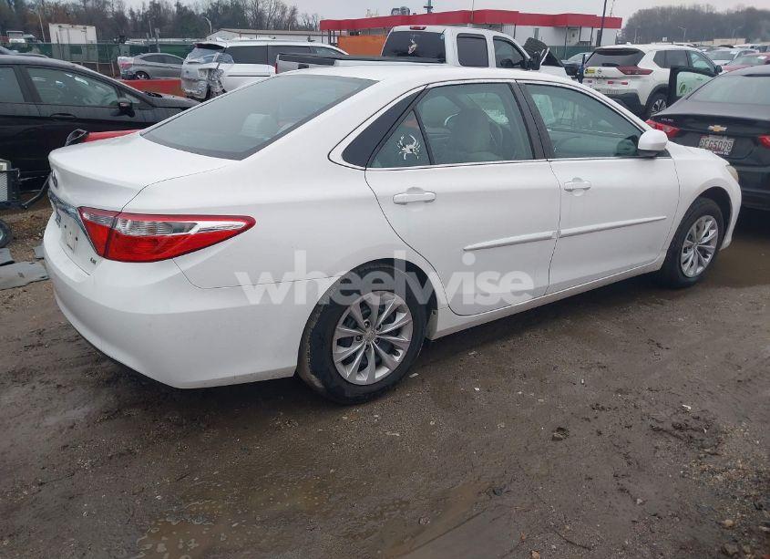 Photo 4 of 2015 Toyota Camry LE (VIN 4T4BF1FKXFR445998)