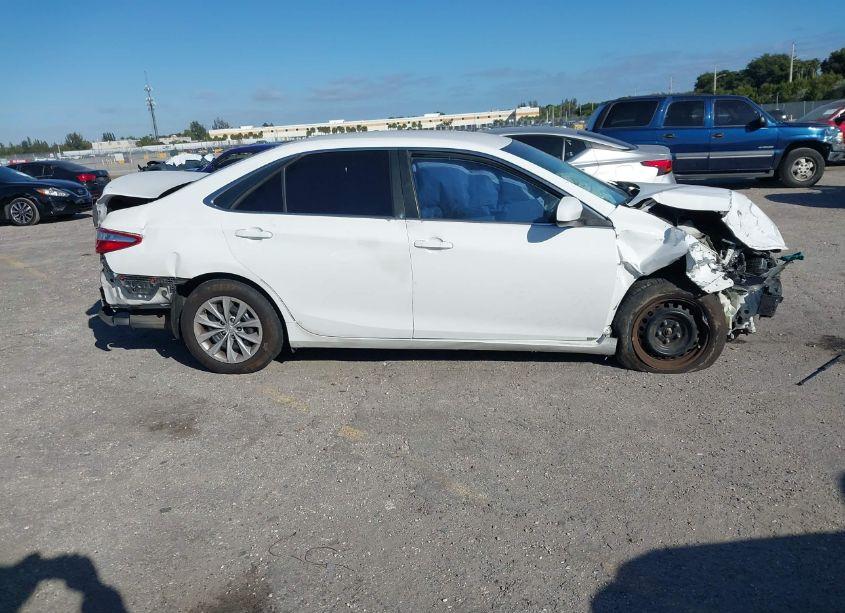 Photo 14 of 2015 Toyota Camry LE (VIN 4T4BF1FKXFR459271)