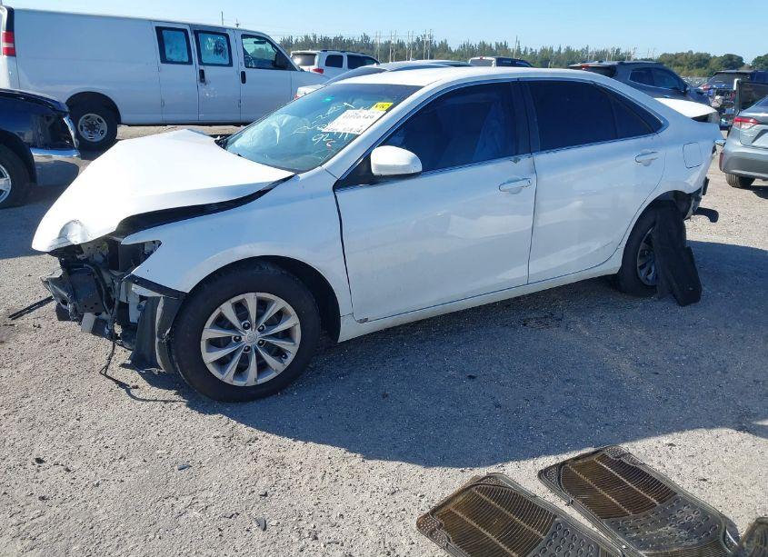 Photo 2 of 2015 Toyota Camry LE (VIN 4T4BF1FKXFR459271)