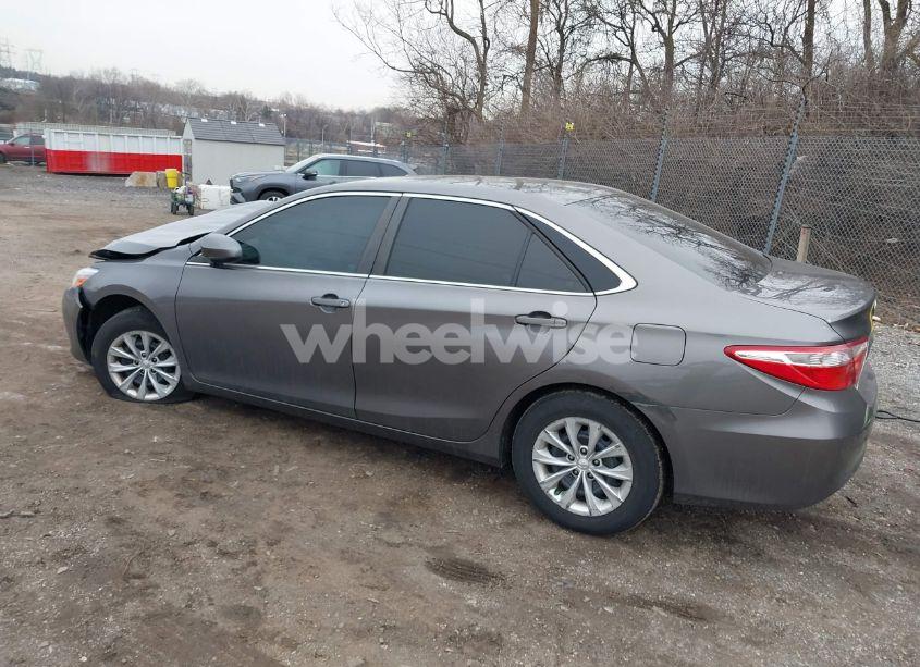 Photo 3 of 2015 Toyota Camry LE (VIN 4T4BF1FKXFR464308)
