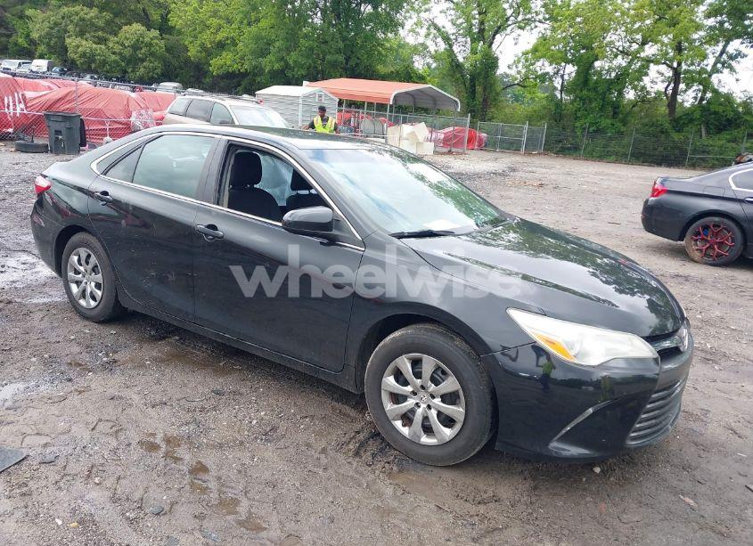 2015 Toyota Camry LE (VIN 4T4BF1FKXFR478757) main photo