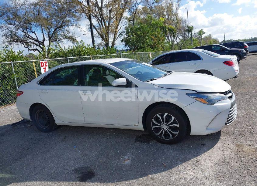 Photo 13 of 2015 Toyota Camry LE (VIN 4T4BF1FKXFR482680)