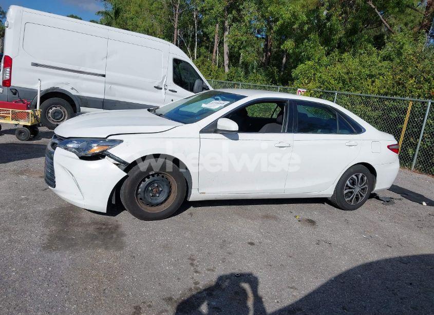 Photo 14 of 2015 Toyota Camry LE (VIN 4T4BF1FKXFR482680)